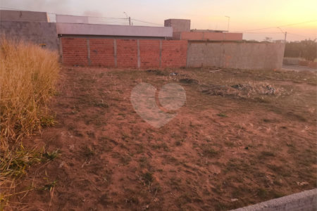 Terreno no Arcoville com 240 m²