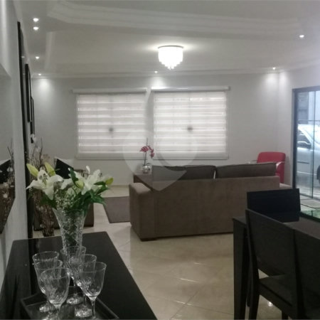 Sobrado à venda com 2 quartos, sendo 1 suíte, em Cidade Boa Vista, Suzano, SP