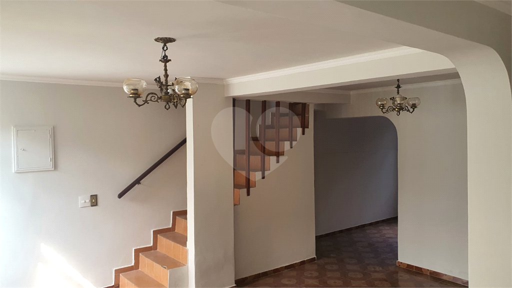 Sobrado à venda com 3 quartos em Vila Nilo, São Paulo, SP