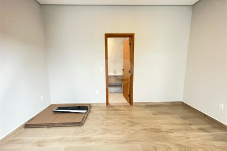 Casa à venda com 3 quartos, sendo 1 suíte, no condomínio Horto Florestal Iii, Sorocaba - SP