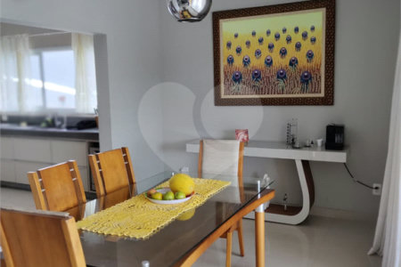 Casa à venda com 4 quartos, sendo 2 suítes, no condomínio Residencial Villaggio Paradiso, Itatiba - SP