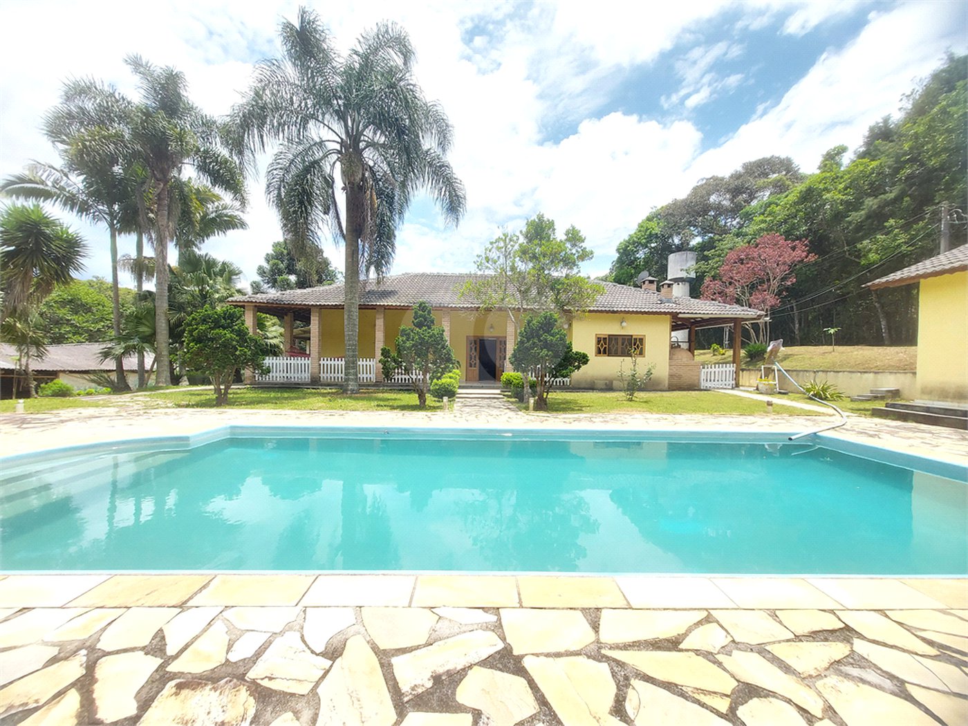 Casa à venda com 4 quartos, sendo 1 suíte, no Centro, Ibiúna, SP