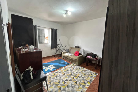 Sobrado à venda com 6 quartos, sendo 1 suíte,  em Vila do Encontro, São Paulo, SP