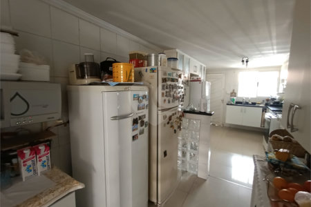 Casa à venda com 4 quartos, sendo 1 suíte,  em Jardim Armênia, Mogi das Cruzes, SP