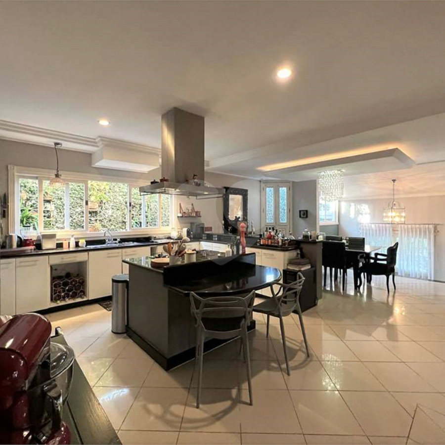 Casa à venda com 4 suítes em Vila Santo Antônio, Cotia, SP