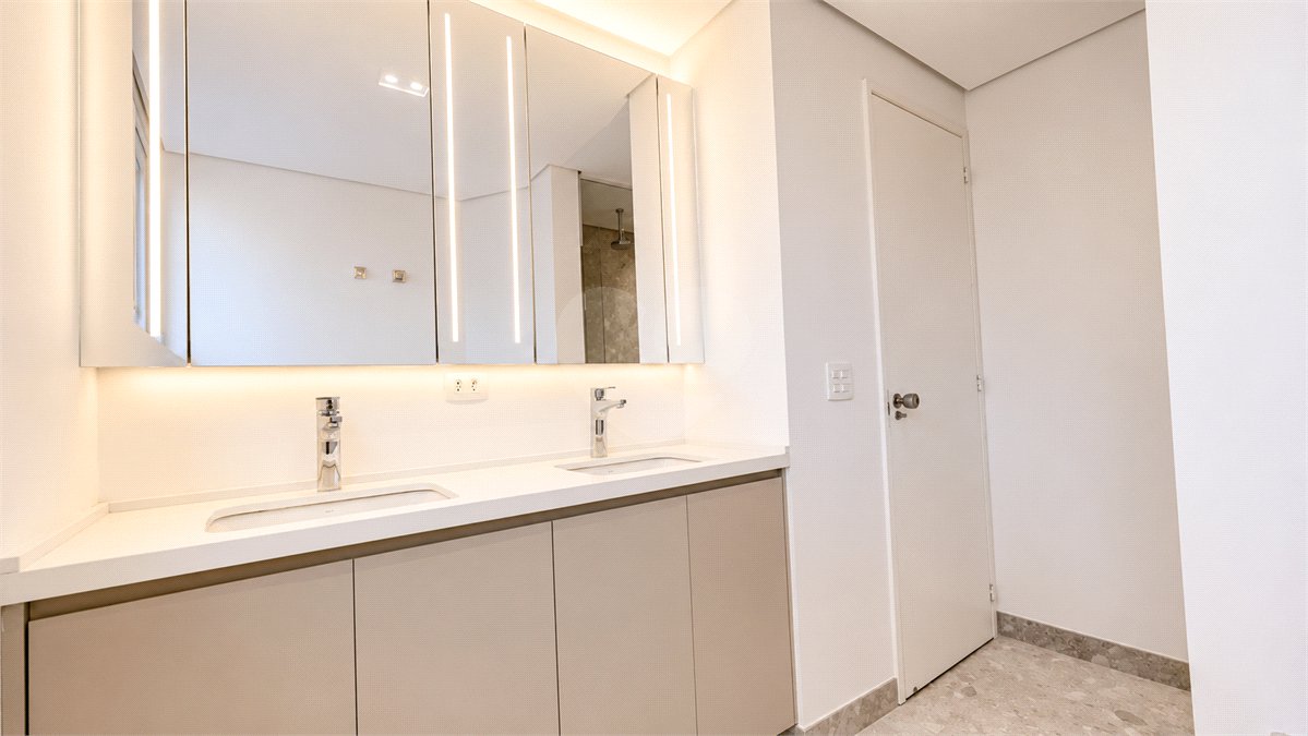 Apartamento à venda com 3 quartos, sendo 1 suíte, em Jardim Paulista, São Paulo, SP