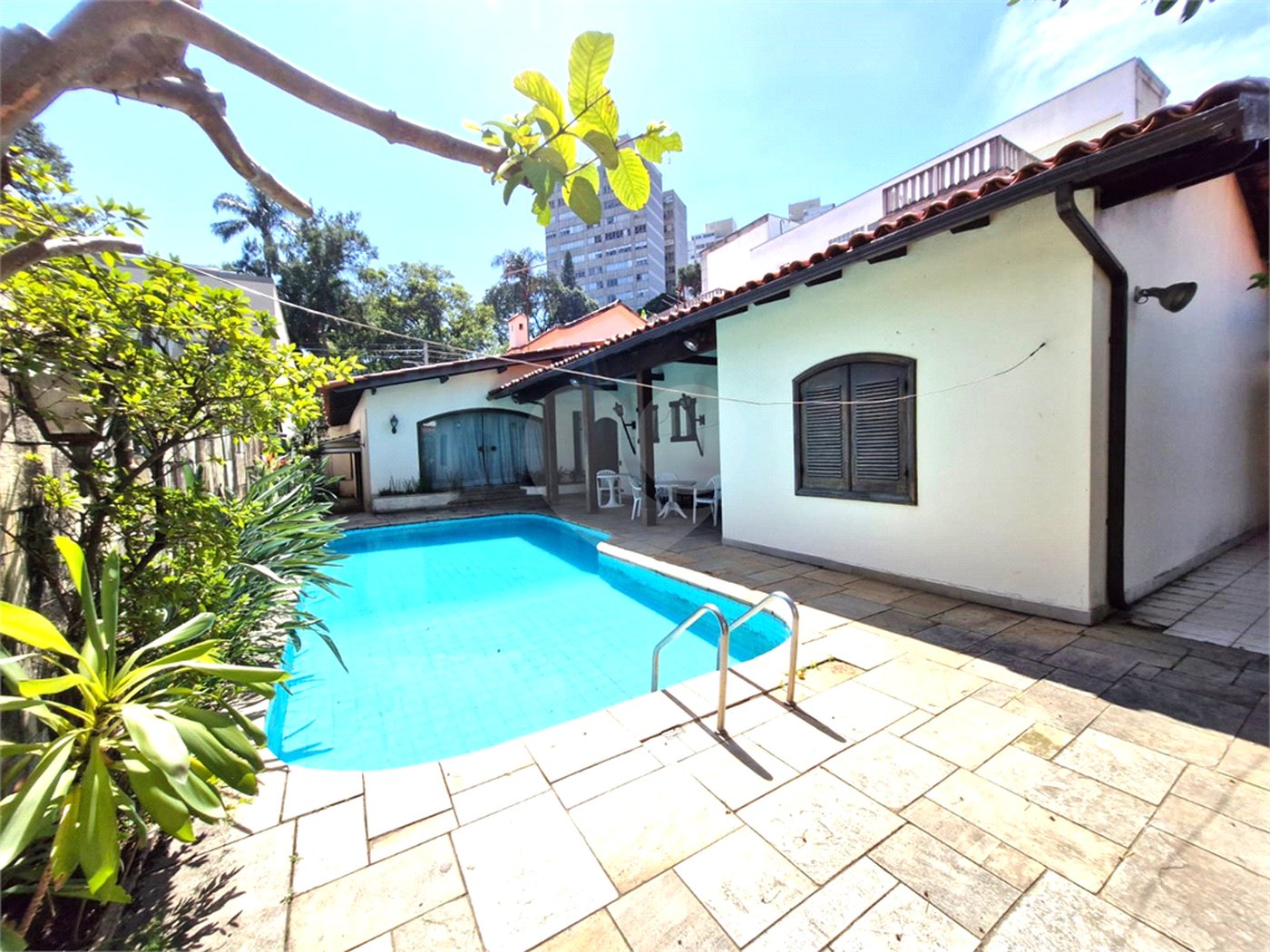 Casa Térrea à venda com 5 quartos, sendo 3 suítes, em Granja Julieta, São Paulo, SP