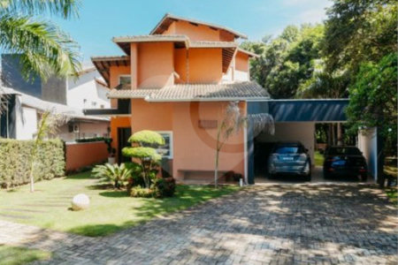 Casa à venda com 5 quartos, sendo 4 suítes, no condomínio Figueira Garden, Atibaia - SP