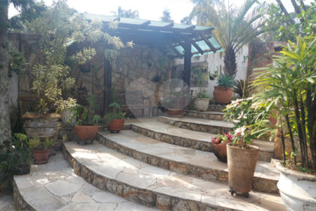 Casa à venda ou para alugar com 5 quartos, sendo 1 suíte, em Cumbari, Mairiporã, SP