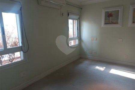 Apartamento à venda com 4 quartos, sendo 2 suítes, em Vila Uberabinha, São Paulo, SP