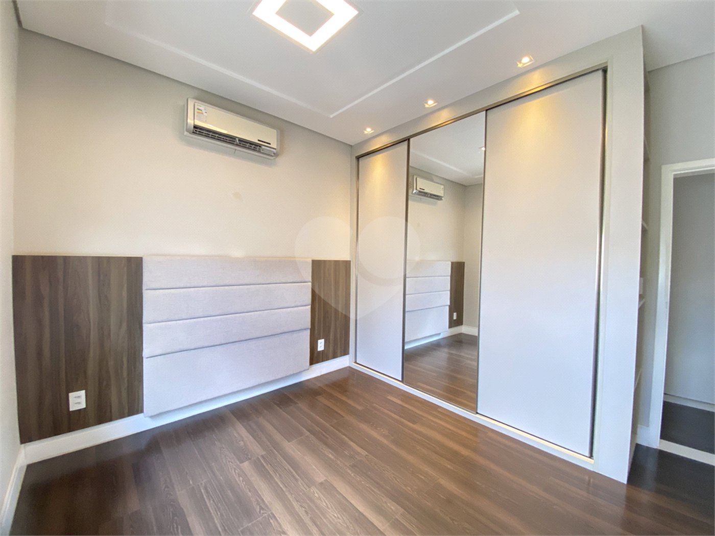Casa à venda com 6 quartos, sendo 4 suítes,  no condomínio Palmeiras Imperiais, Salto - SP
