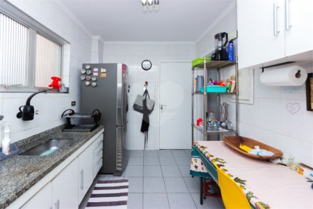 Apartamento à venda com 3 quartos, sendo 1 suíte, em Mirandópolis, São Paulo, SP