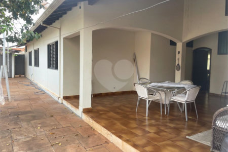 Casa à venda com 3 quartos, sendo 1 suíte, no Centro, Araraquara, SP
