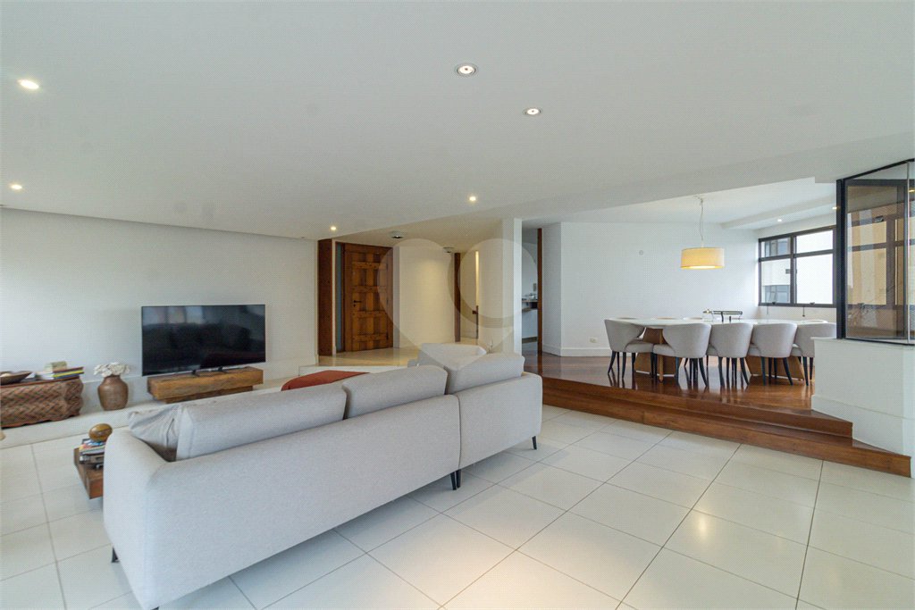 Apartamento à venda com 4 quartos, sendo 3 suítes, em Campo Belo, São Paulo, SP
