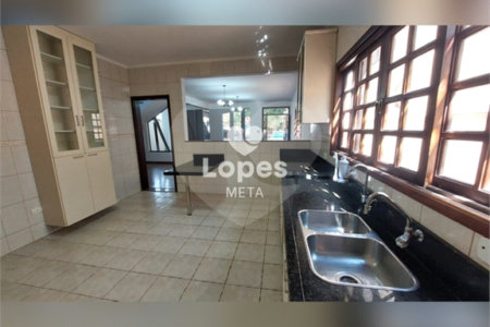 Casa à venda com 3 quartos, sendo 1 suíte, no condomínio Eldourado, São José dos Campos - SP