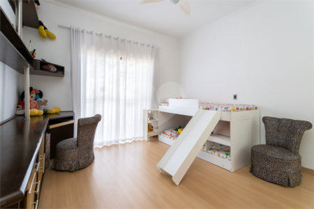 Casa à venda com 4 quartos, sendo 3 suítes, em Vila Mariana, São Paulo, SP