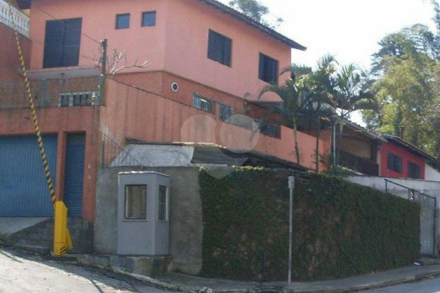 Sobrado à venda com 3 quartos, sendo 1 suíte, em Horto Florestal, São Paulo, SP