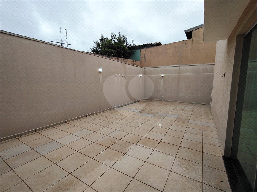 Sobrado à venda com 3 quartos, sendo 2 suítes, em Jardim Itália, Itapetininga, SP