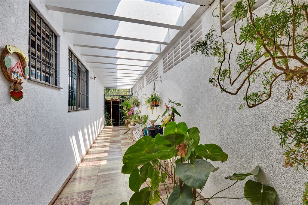 Casa de Vila à venda com 4 quartos, sendo 3 suítes,  em Alto da Boa Vista, São Paulo, SP