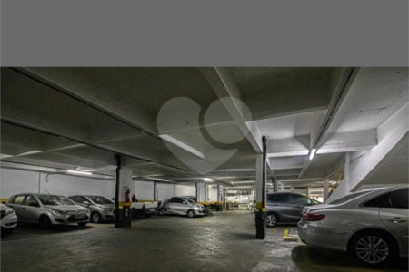 Apartamento à venda com 3 quartos, sendo 1 suíte,  em Aclimação, São Paulo, SP