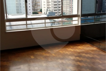 Apartamento à venda no bairro Bela Vista.