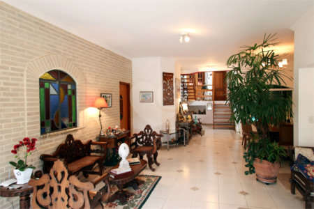 Casa à venda ou para alugar com 3 suítes em Vila Petrópolis, Atibaia, SP