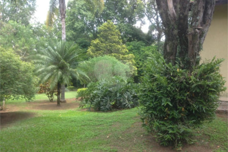 Casa à venda com 5 quartos, sendo 3 suítes, no condomínio Recanto das Flores, Indaiatuba - SP