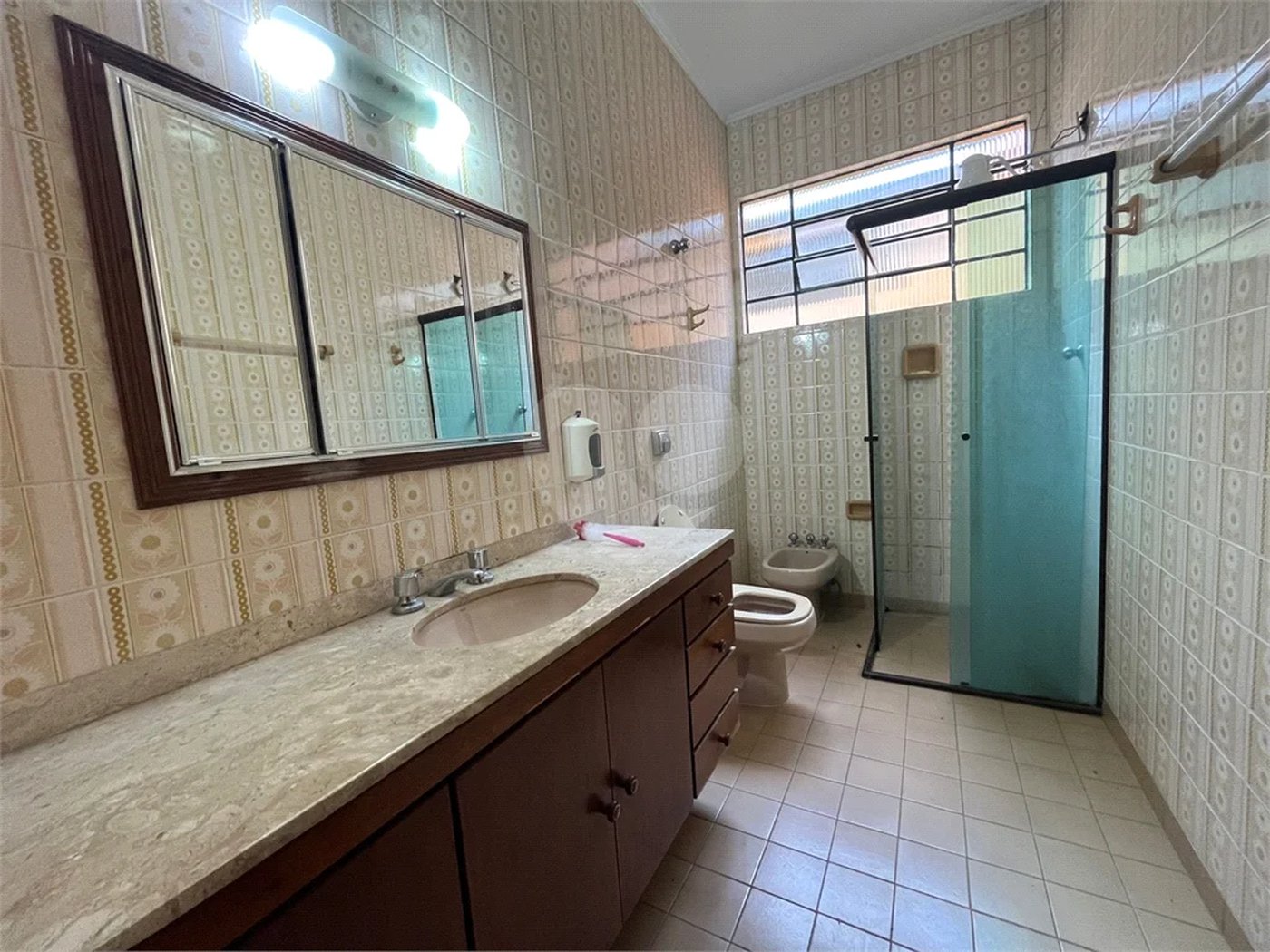 Sobrado à venda com 4 quartos, sendo 1 suíte, em Vila Guilherme, São Paulo, SP
