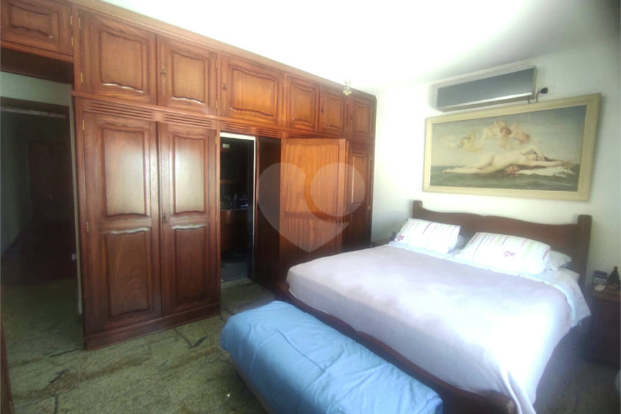 Sobrado à venda com 3 quartos, sendo 1 suíte,  em Vila Paiva, São Paulo, SP