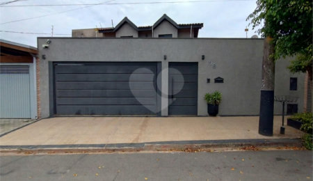 Casa à venda com 2 suítes em Vila Oliveira, Itapetininga, SP