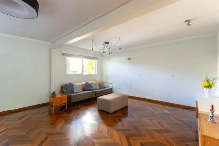 Sobrado à venda com 3 quartos, sendo 2 suítes,  em Jardim Leonor, São Paulo, SP