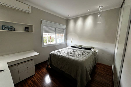 Casa à venda com 4 quartos, sendo 3 suítes,  em Vila Oliveira, Mogi das Cruzes, SP