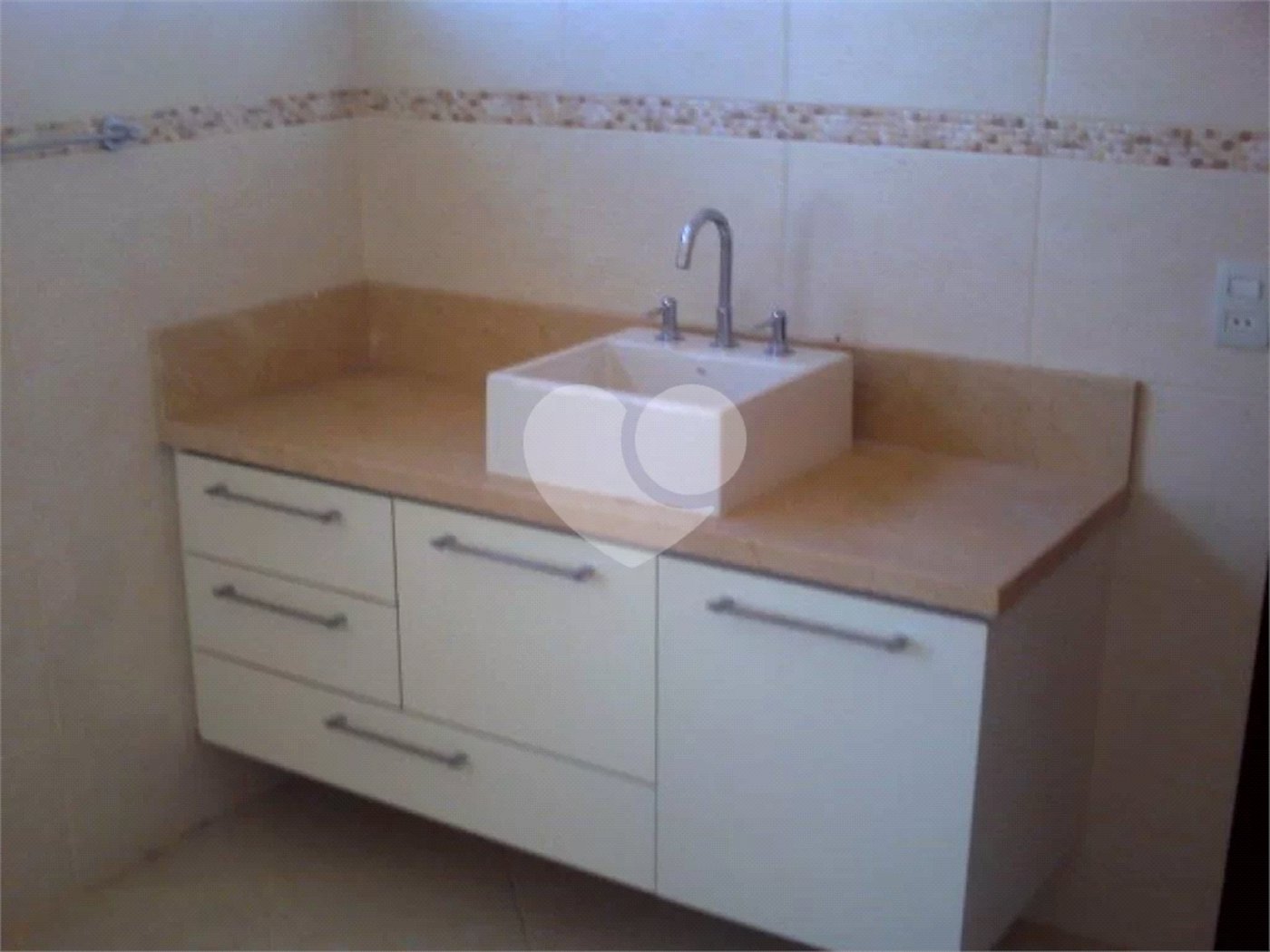 Sobrado à venda com 3 quartos, sendo 1 suíte, em Tremembé, São Paulo, SP