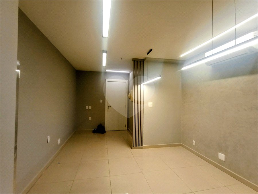 Sala para alugar em Del Castilho, Rio de Janeiro, RJ