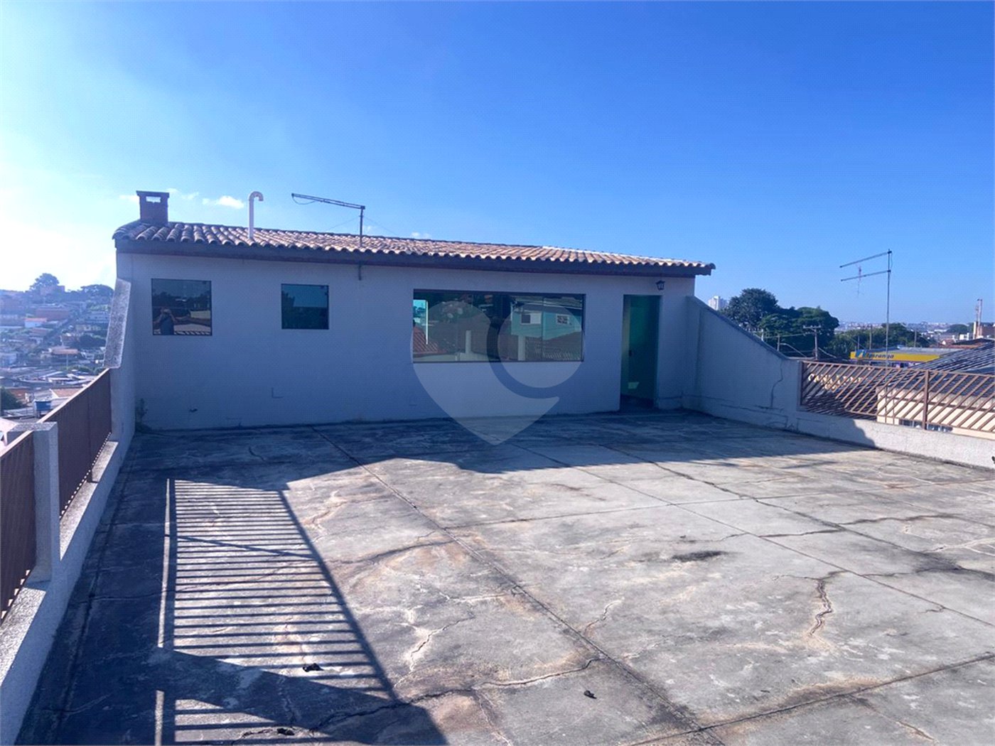 Sobrado à venda com 3 quartos, sendo 1 suíte,  em Jardim Selma Helena, Poá, SP
