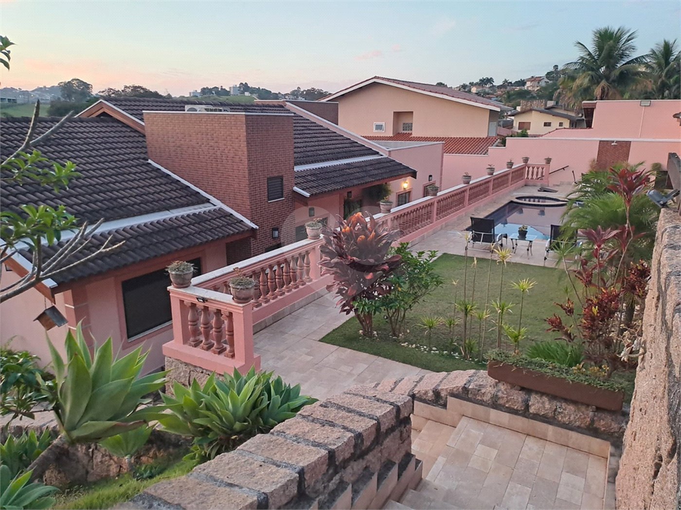 Casa à venda com 3 quartos, sendo 1 suíte, no condomínio Estância Marambaia, Vinhedo - SP
