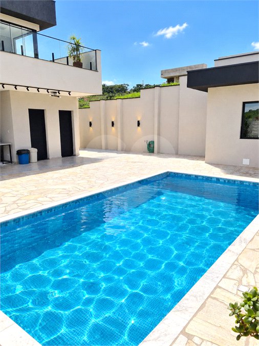 Linda casa em condomínio fechado, unindo conforto, lazer e segurança para você e sua família!