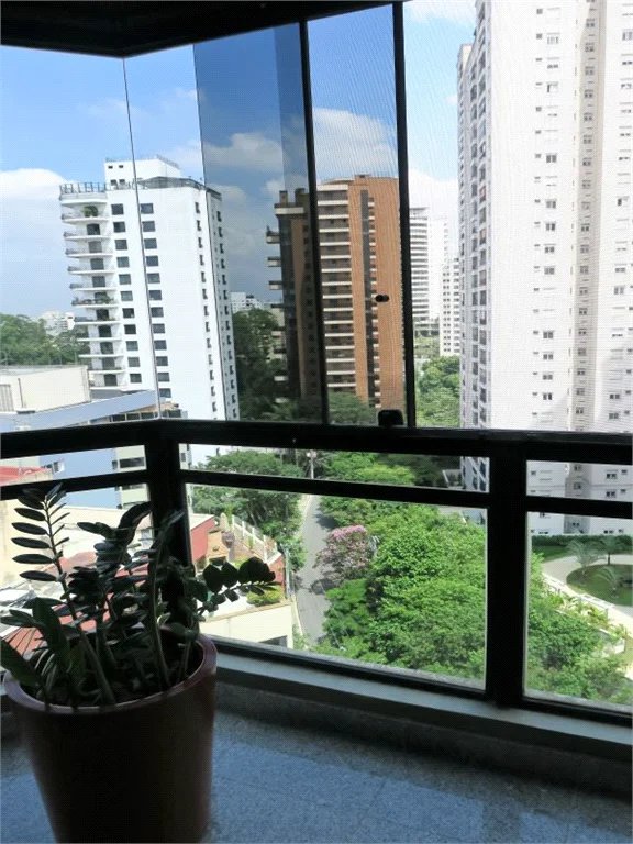Apartamento à venda com 3 quartos, sendo 2 suítes, em Jardim Parque Morumbi, São Paulo, SP