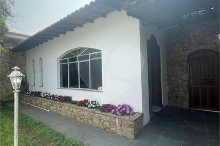 Sobrado à venda com 6 quartos, sendo 3 suítes,  em Dos Casa, São Bernardo do Campo, SP