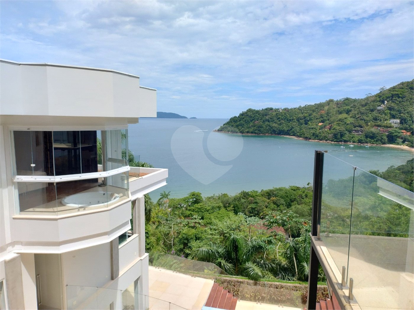 Casa à venda com 4 suítes em Praia Vermelha, Ubatuba, SP