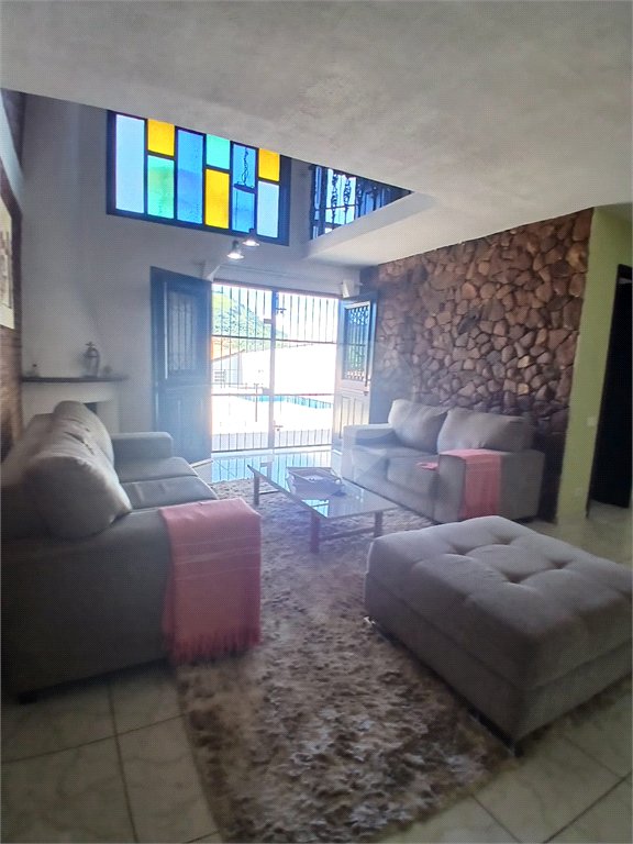 Casa à venda com 3 quartos, sendo 1 suíte,  em Recreio Maristela, Atibaia, SP