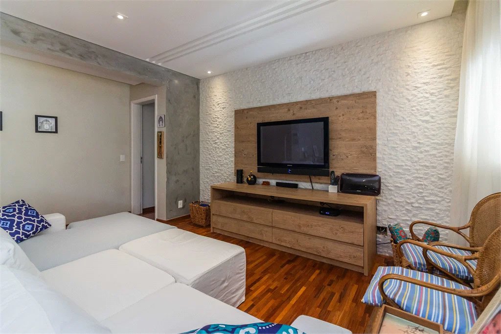 Apartamento à venda com 3 suítes em Vila Cordeiro, São Paulo, SP