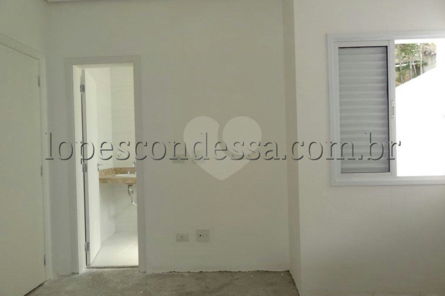 Sobrado à venda com 3 suítes em Horto, São Paulo, SP
