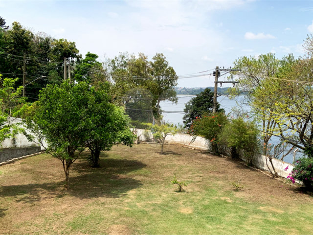 Sobrado à venda com 5 suítes em Guarapiranga, São Paulo, SP