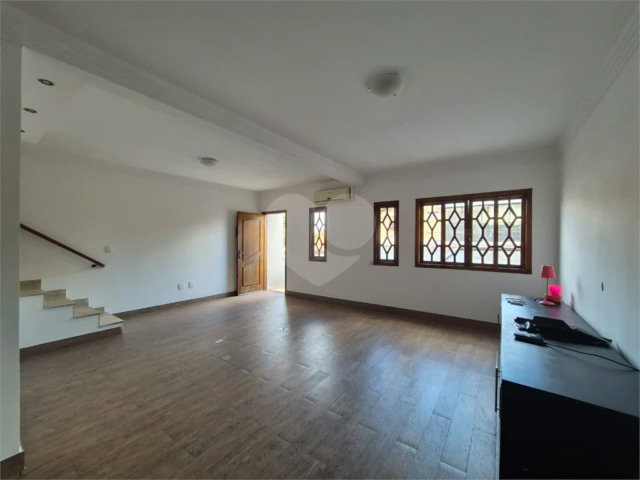 Sobrado à venda com 3 quartos, sendo 1 suíte,  em City America, São Paulo, SP