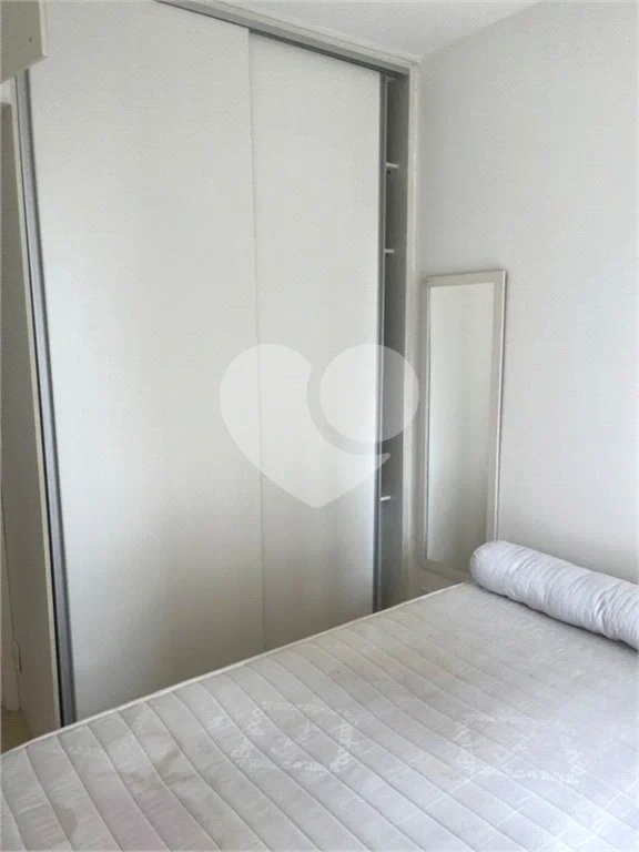 á venda Excelente Apto Mobiliado na Barra Funda - 1 Quarto e Sacada - Aceita Permuta