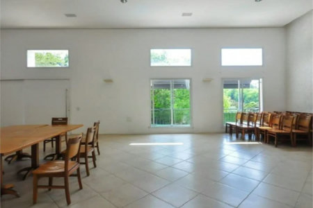 Casa à venda com 4 quartos, sendo 2 suítes, no condomínio Vila das Flores, São Paulo - SP
