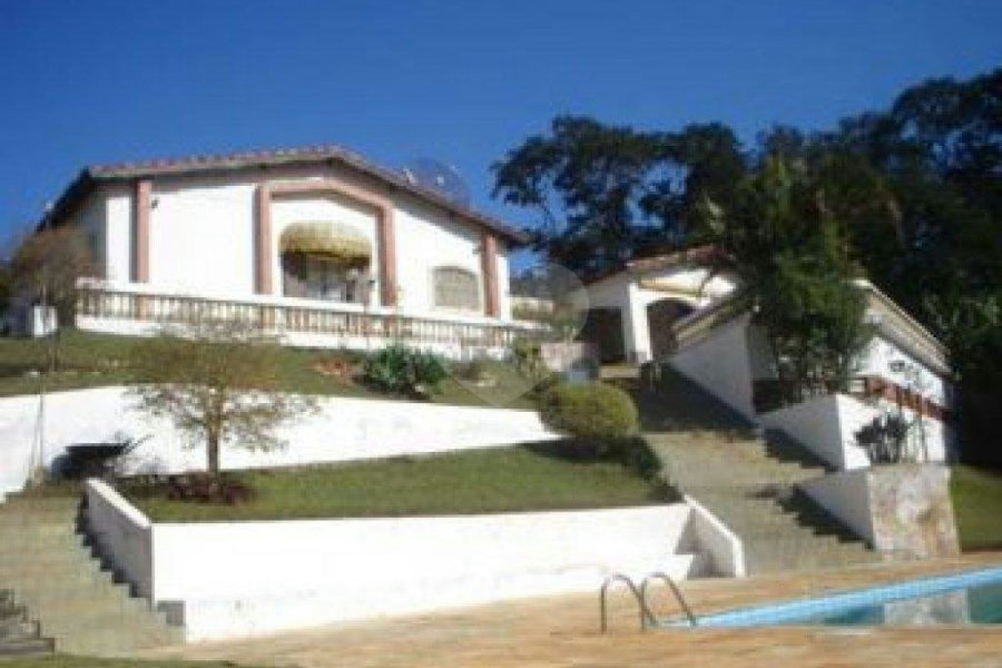 Casa à venda com 5 quartos, sendo 1 suíte, em Portal das Acácias, Santana de Parnaíba, SP