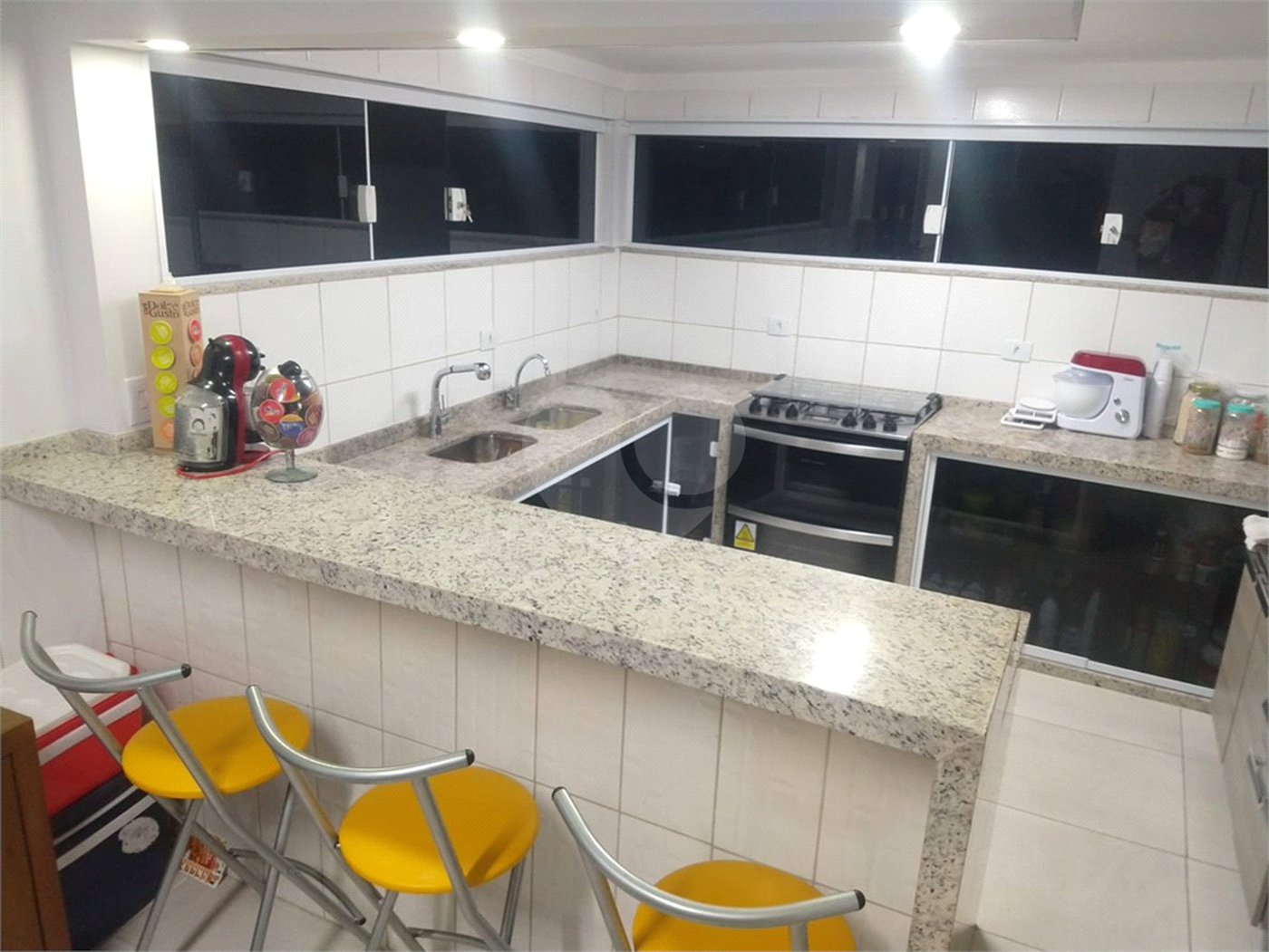 Sobrado à venda com 3 quartos em Jardim Helena, Ferraz de Vasconcelos, SP