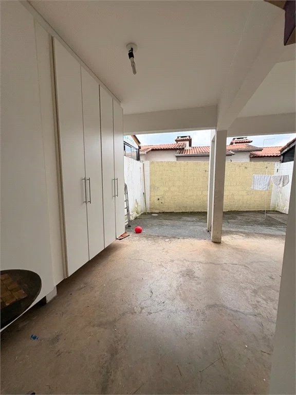 Casa à venda com 3 quartos, sendo 1 suíte, no condomínio New Village, Cotia - SP
